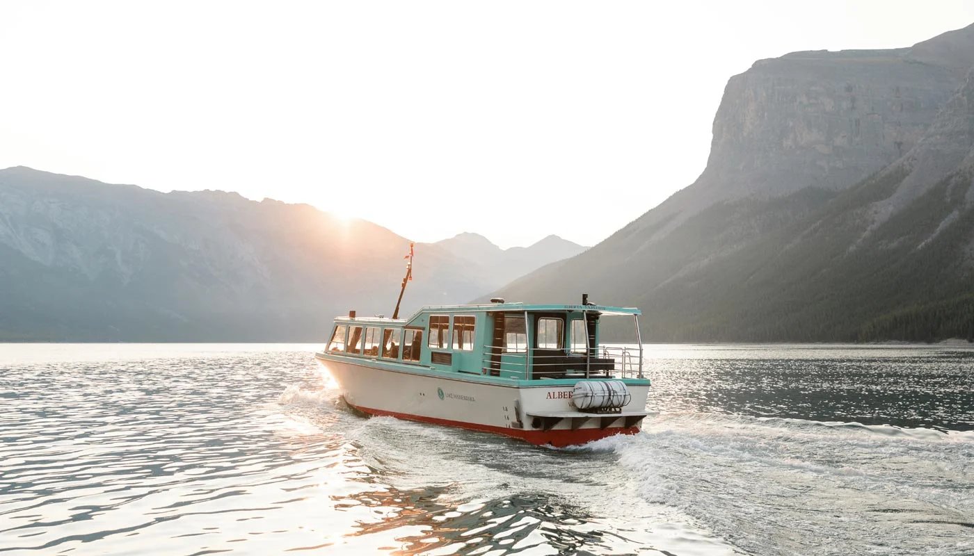 미네완카 호수 크루즈 (Lake Minnewanka Cruise)